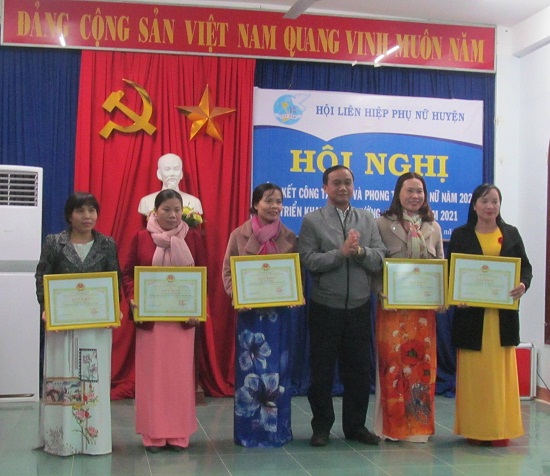 Hội Liên hiệp Phụ nữ huyện Trà Bồng: Hội nghị tổng kết công tác Hội và phong trào phụ nữ năm 2020, triển khai nhiệm vụ năm 2021