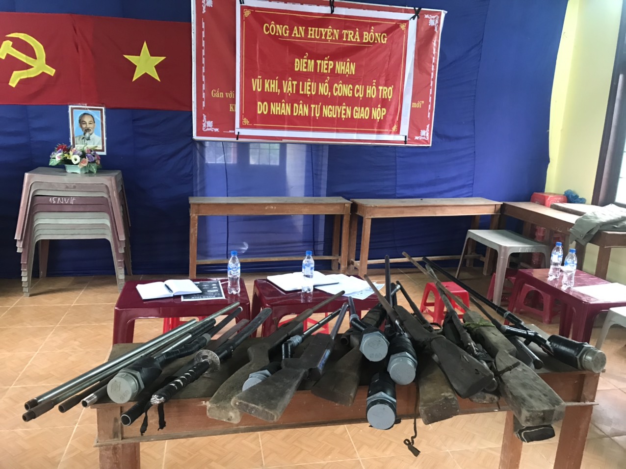 Trà Bồng: Triển khai hiệu quả đợt cao điểm vận động toàn dân giao nộp vũ khí, vật liệu nổ, công cụ hỗ trợ