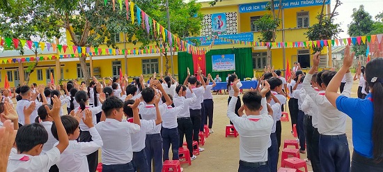 Trà Bồng: Kiểm tra công tác Đội và phong trào thiếu nhi năm học 2020 - 2021