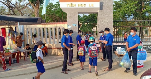 Đoàn viên thanh niên xã Trà Phú tích cực phòng chống dịch bệnh Covid-19