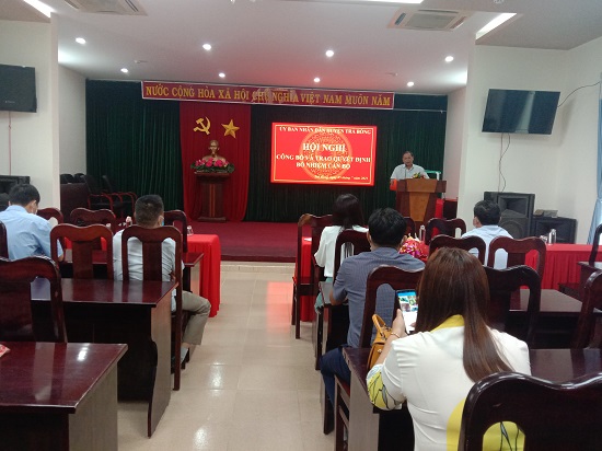Công bố và trao Quyết định bổ nhiệm Phó Trưởng Phòng Tài chính - Kế hoạch huyện Trà Bồng