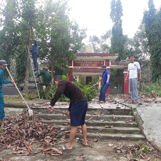 Trà Phú tổ chức ra quân dọn vệ sinh môi trường nhân ngày Thương binh Liệt sỹ