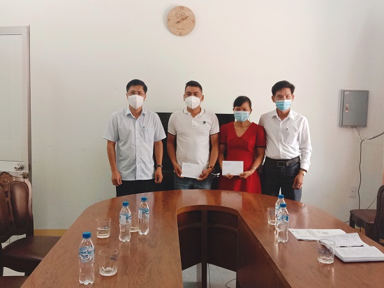 Lãnh đạo huyện gặp mặt, động viên nhân viên TTYT huyện tham gia hỗ trợ chống dịch tại thành phố Hồ Chí Minh