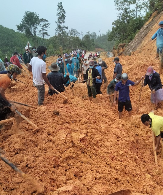 Trà Bồng thiệt hại khoảng hơn 1,3 tỷ đồng do bão số 5 gây ra