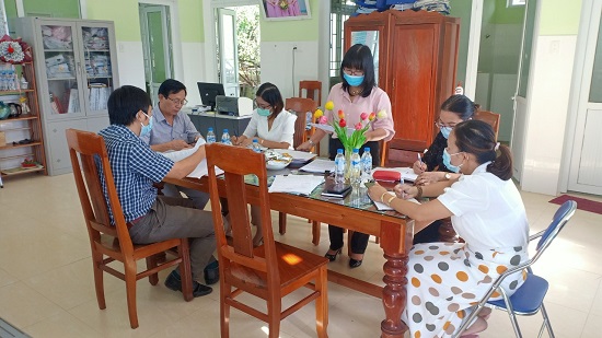 Đoàn giám sát của Ban Kinh tế - Xã hội HĐND huyện làm việc với Trường Mẫu giáo Trà Sơn
