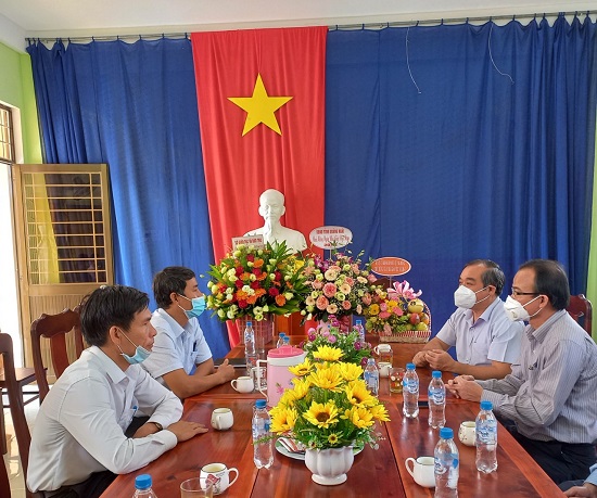 Lãnh đạo Tỉnh, Huyện thăm và chúc mừng Trường THCS&THPT Phó Mục Gia nhân kỷ niệm 39 năm ngày Nhà giáo Việt Nam