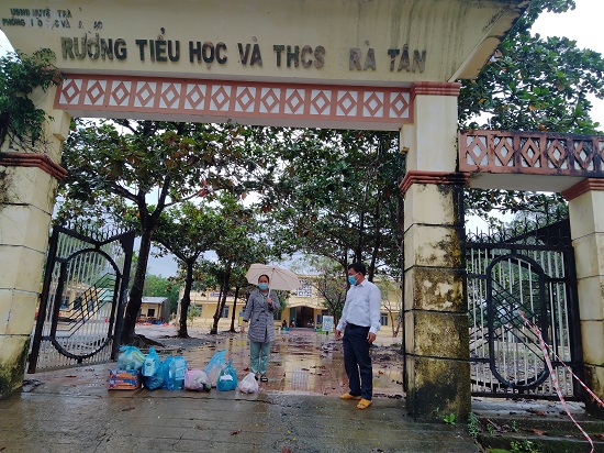 Liên đoàn Lao động huyện Trà Bồng đến thăm cán bộ, công chức, viên chức, đoàn viên tại Trà Tân.