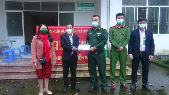 Chi nhánh Ngân hàng CSXH huyện Trà Bồng chung tay phòng chống dịch Covid 19