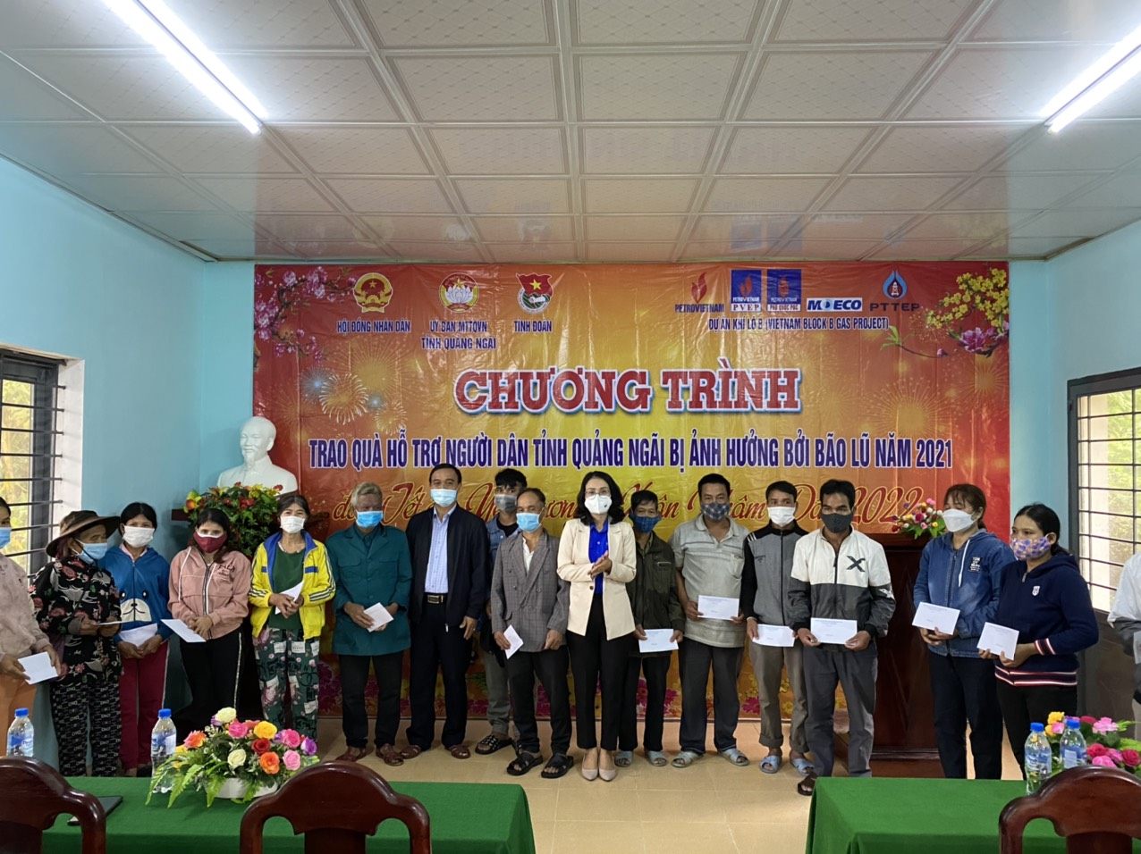 Chương trình “Trao quà hỗ trợ người dân tỉnh Quảng Ngãi bị ảnh hưởng bởi bão lũ năm 2021 – đón Tết ấm yêu thương xuân Nhâm Dần năm 2022” tại xã Trà Tây