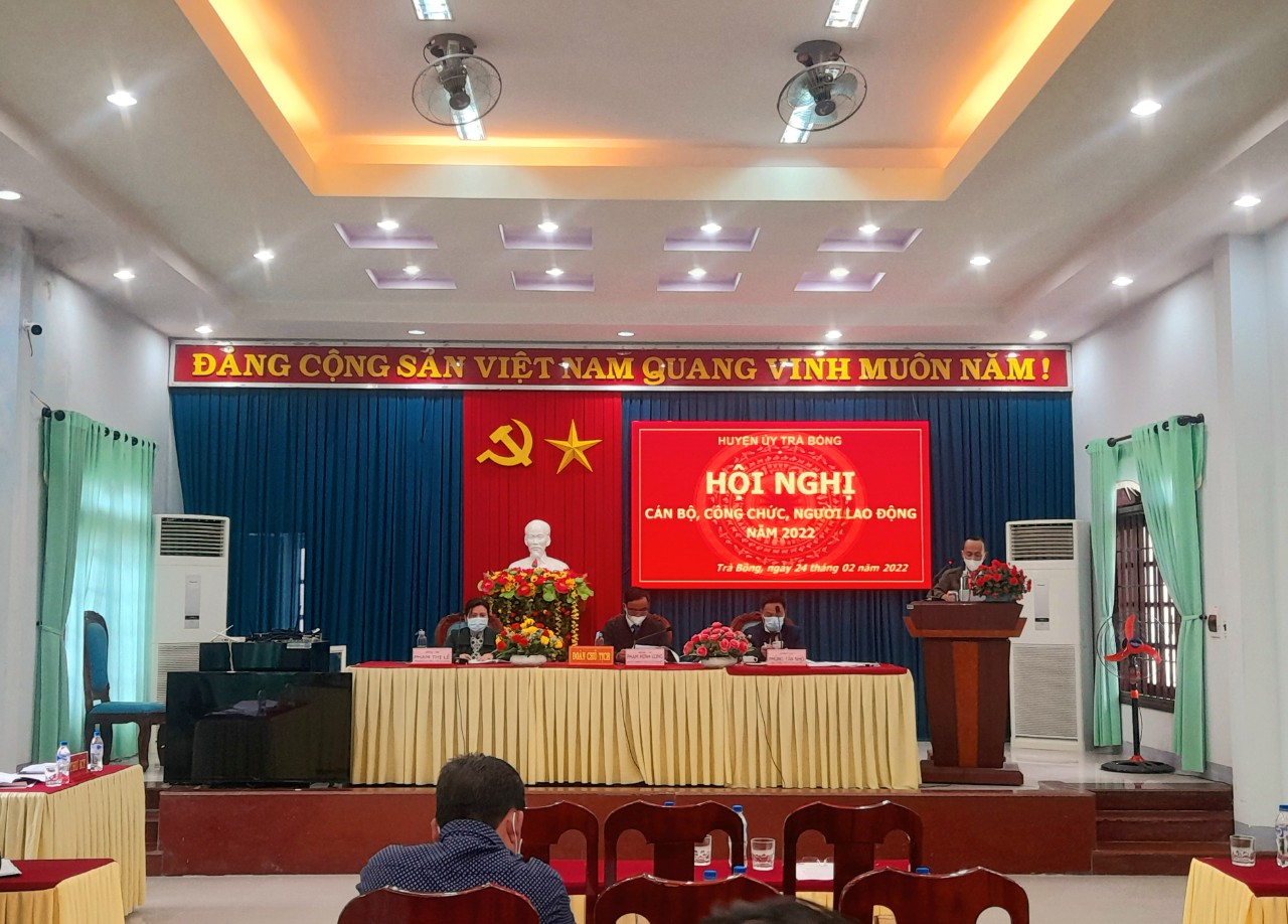 Huyện ủy Trà Bồng tổ chức Hội nghị cán bộ, công chức năm 2022