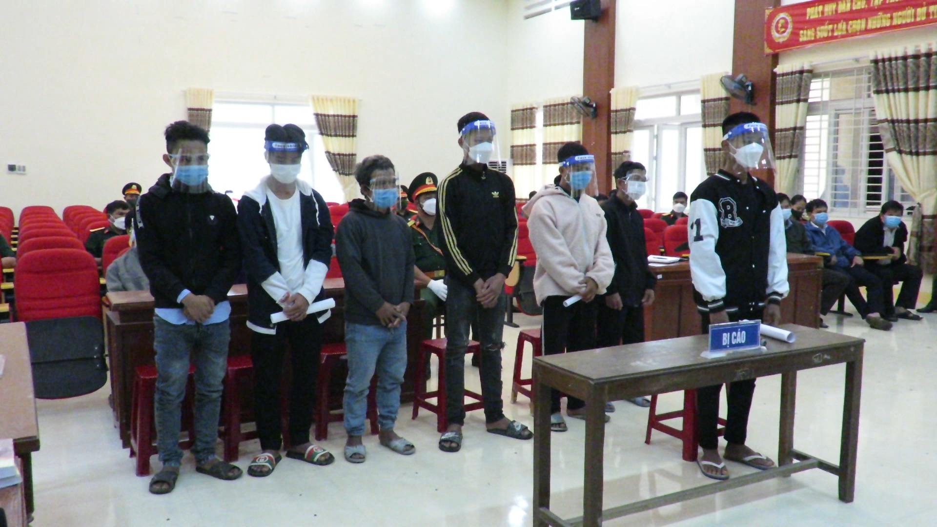Trà Bồng: Tòa án quân khu V xét xử lưu động vụ án “trôm cắp tài sản”