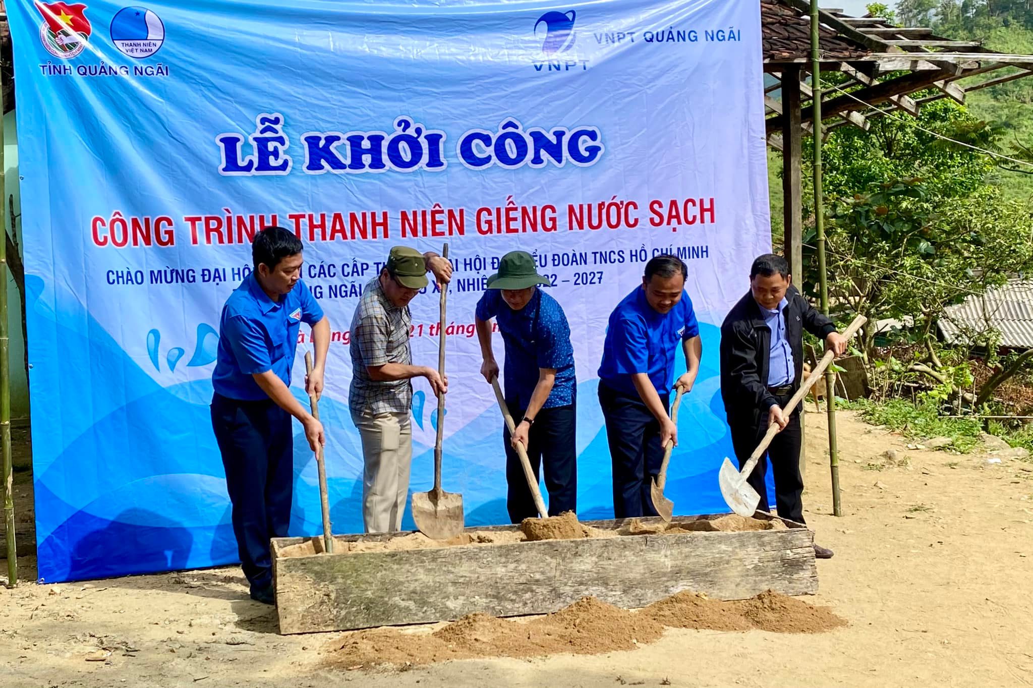 VNPT Quảng Ngãi hỗ trợ xây dựng hệ thống nước sạch phục vụ cho nhân dân thôn...