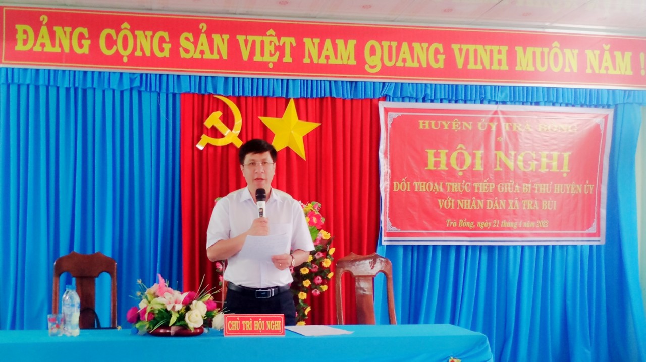 Bí thư Huyện ủy Trà Bồng đối thoại với nhân dân xã Trà Bùi