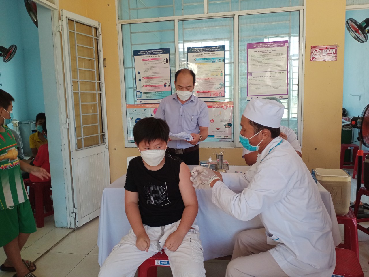 Triển khai chiến dịch tiêm chủng vắc xin phòng COVID-19 cho trẻ từ 5 đến dưới 12
