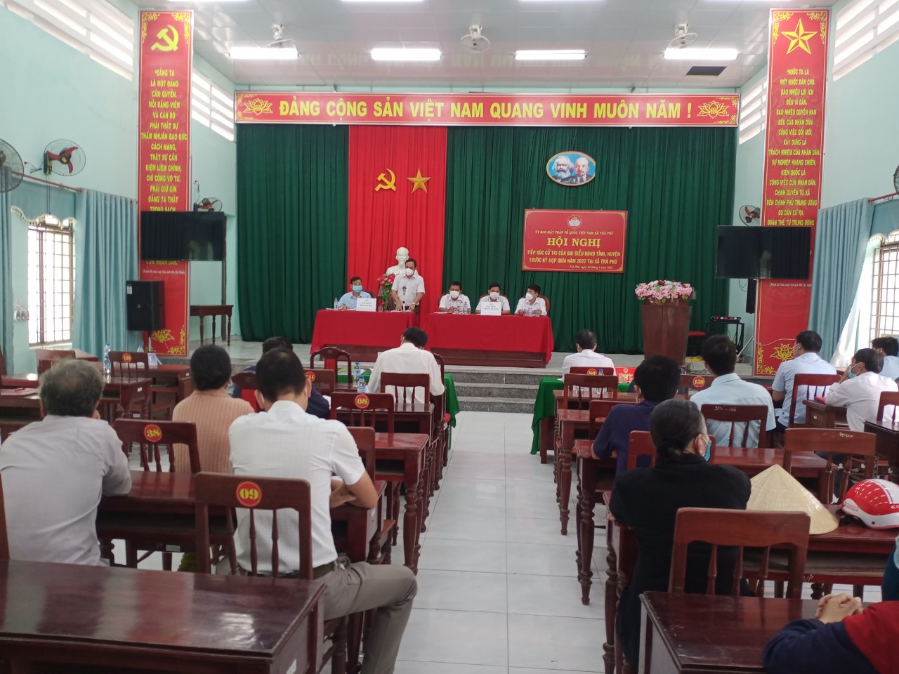 Đại biểu HĐND tỉnh và huyện tiếp xúc cử tri tại xã Trà Phú