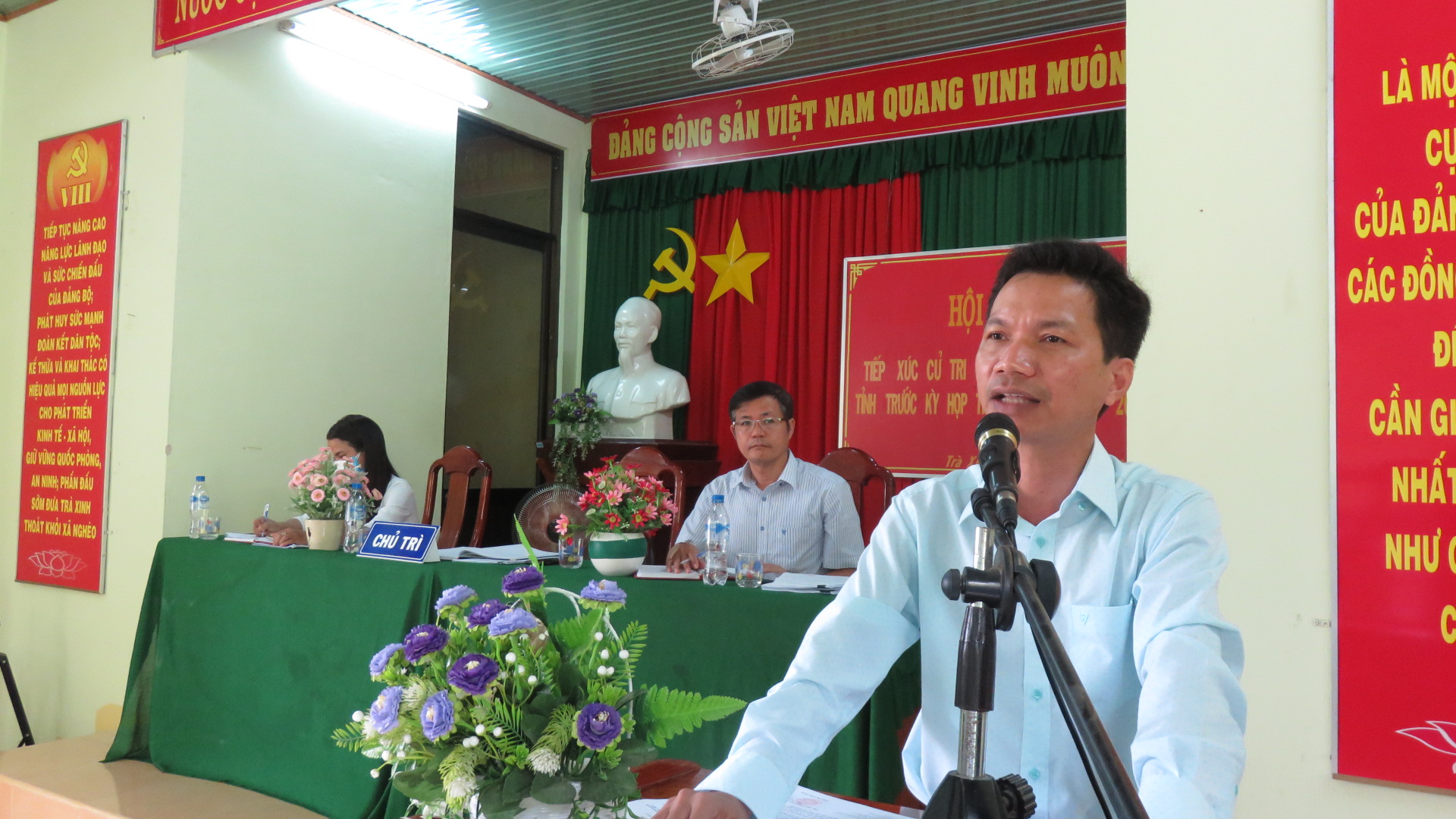 Đại biểu HĐND 2 cấp tỉnh, huyện tiếp xúc cử tri ở xã Trà Xinh huyện Trà Bồng.