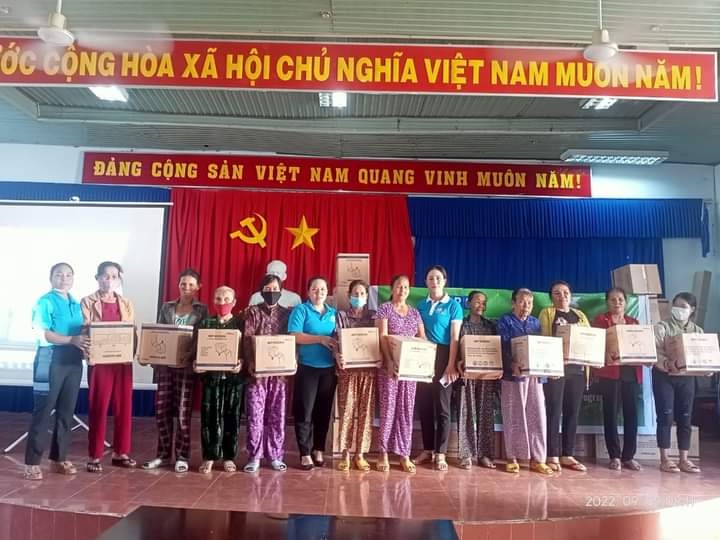 Hội LHPN huyện Trà Bồng: Tổ chức truyền thông sản phẩm “bếp đun tiết kiệm năng lượng vì cộng đồng và biến đổi khí hậu”