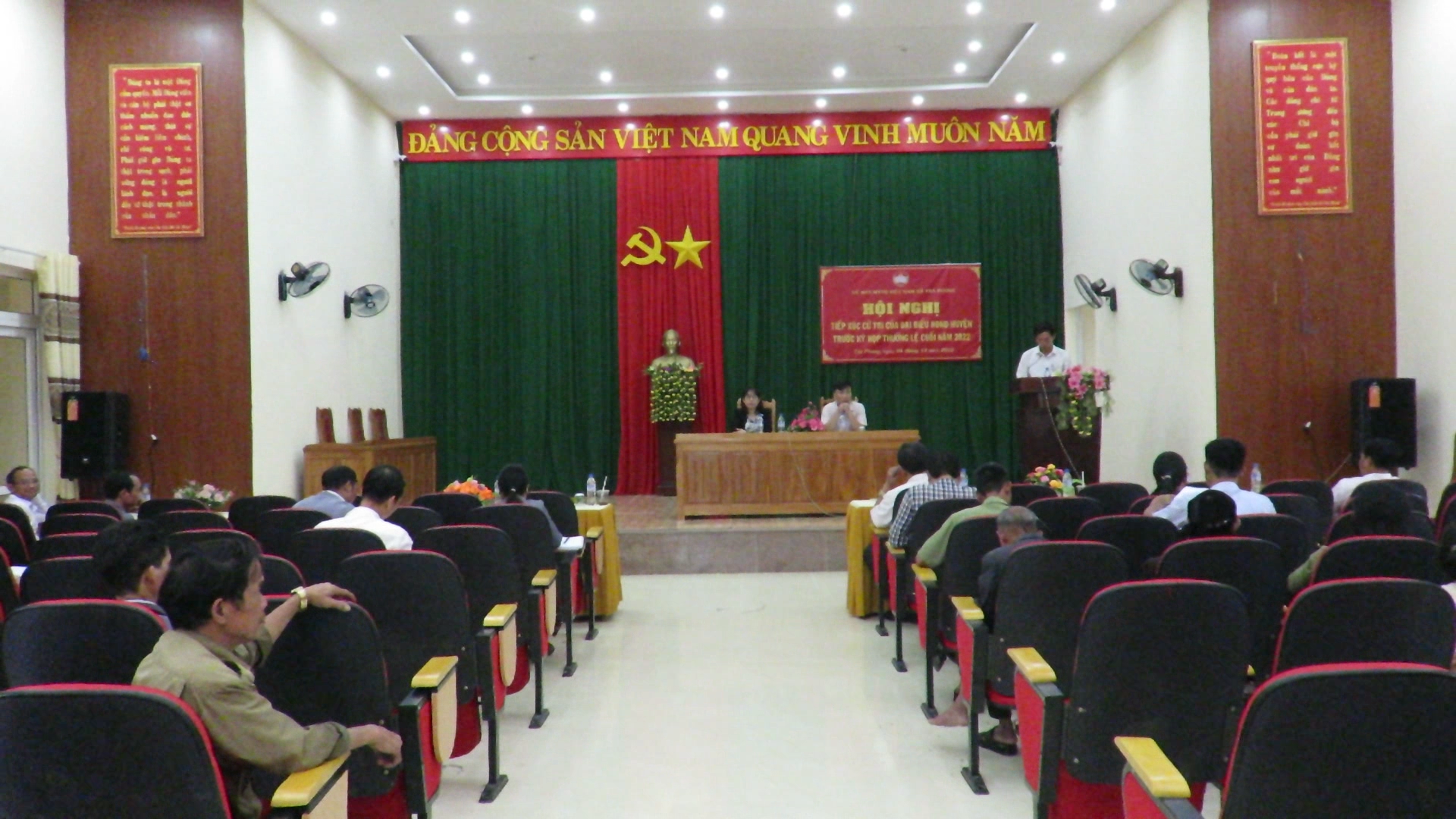 Đại biểu HĐND huyện tiếp xúc cử tri tại xã Trà Phong