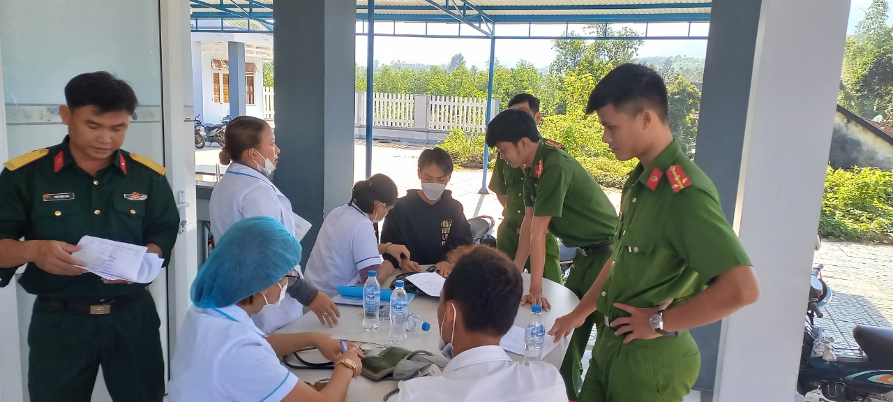 Huyện Trà Bồng tổ chức khám sức khỏe nghĩa vụ quân sự năm 2023