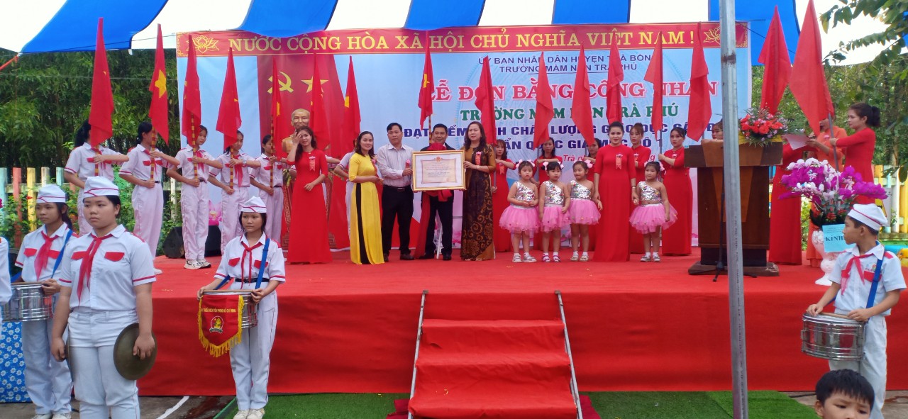 Trường mầm non Trà Phú đón nhận bằng công nhận trường đạt chuẩn Quốc gia mức độ 1