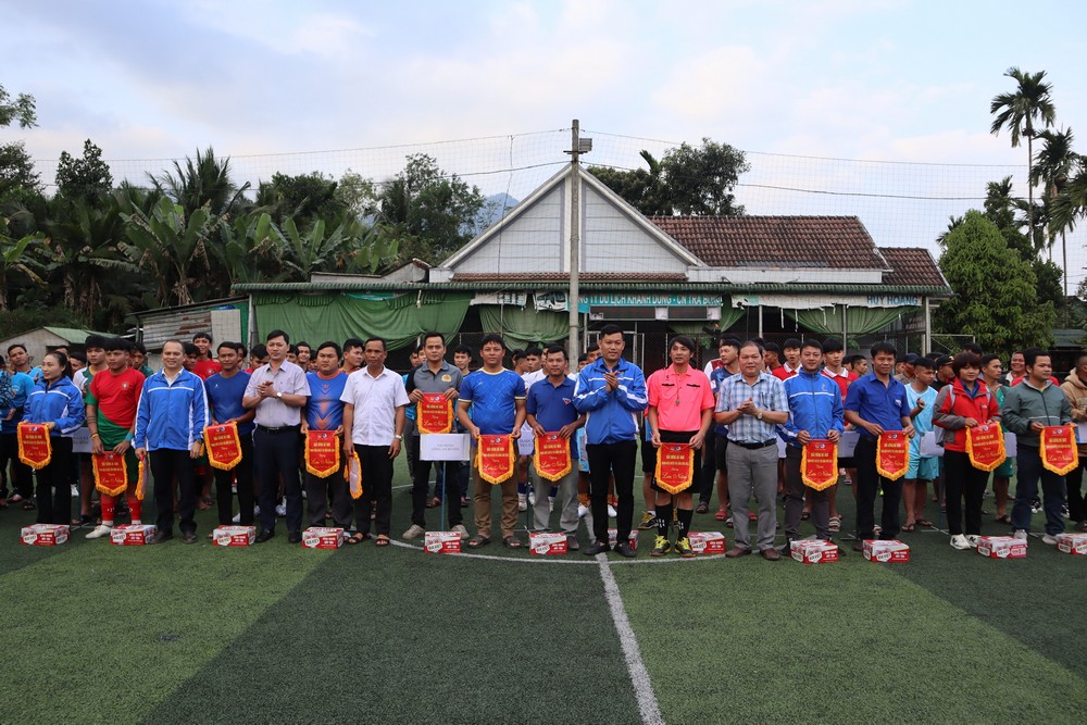 Khai mạc giải bóng đá mini Thanh niên huyện Trà Bồng năm 2023