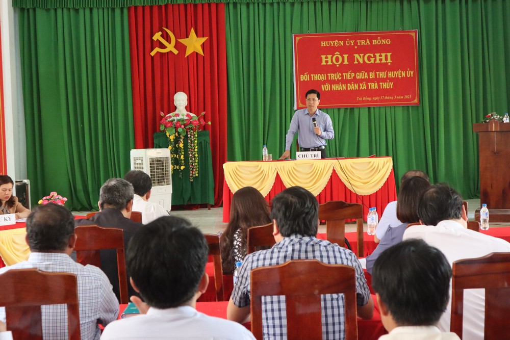 Bí thư Huyện ủy Trà Bồng đối thoại trực tiếp với Nhân dân xã Trà Thủy