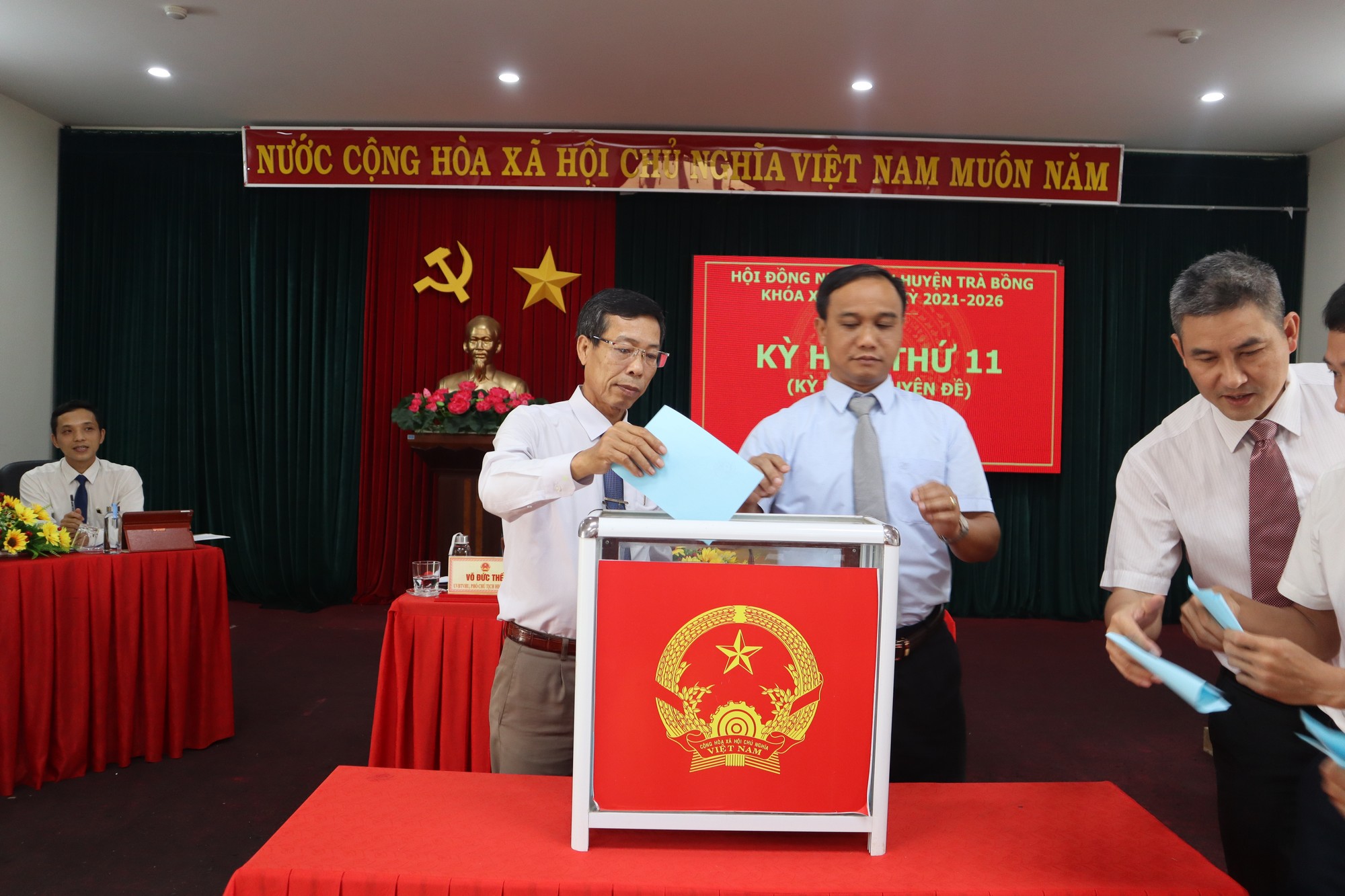Hội đồng nhân dân huyện Trà Bồng khoá XII, nhiệm kỳ 2021-2026 tổ chức kỳ họp thứ 11(Kỳ họp chuyên đề)