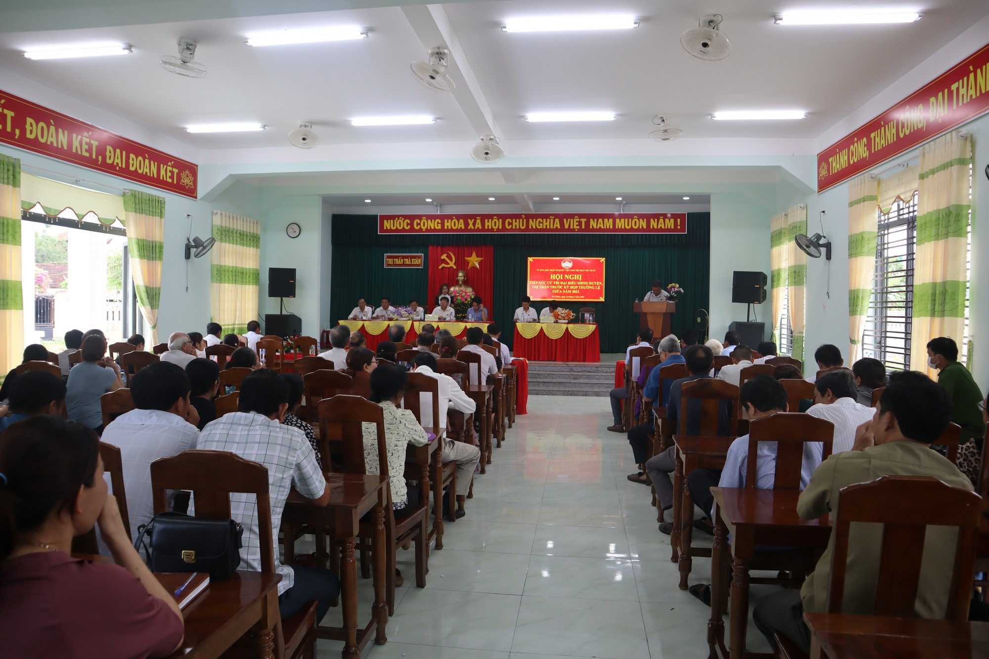 Đại biểu Hội đồng Nhân dân 2 cấp tiếp xúc cử tri tại Thị trấn Trà Xuân