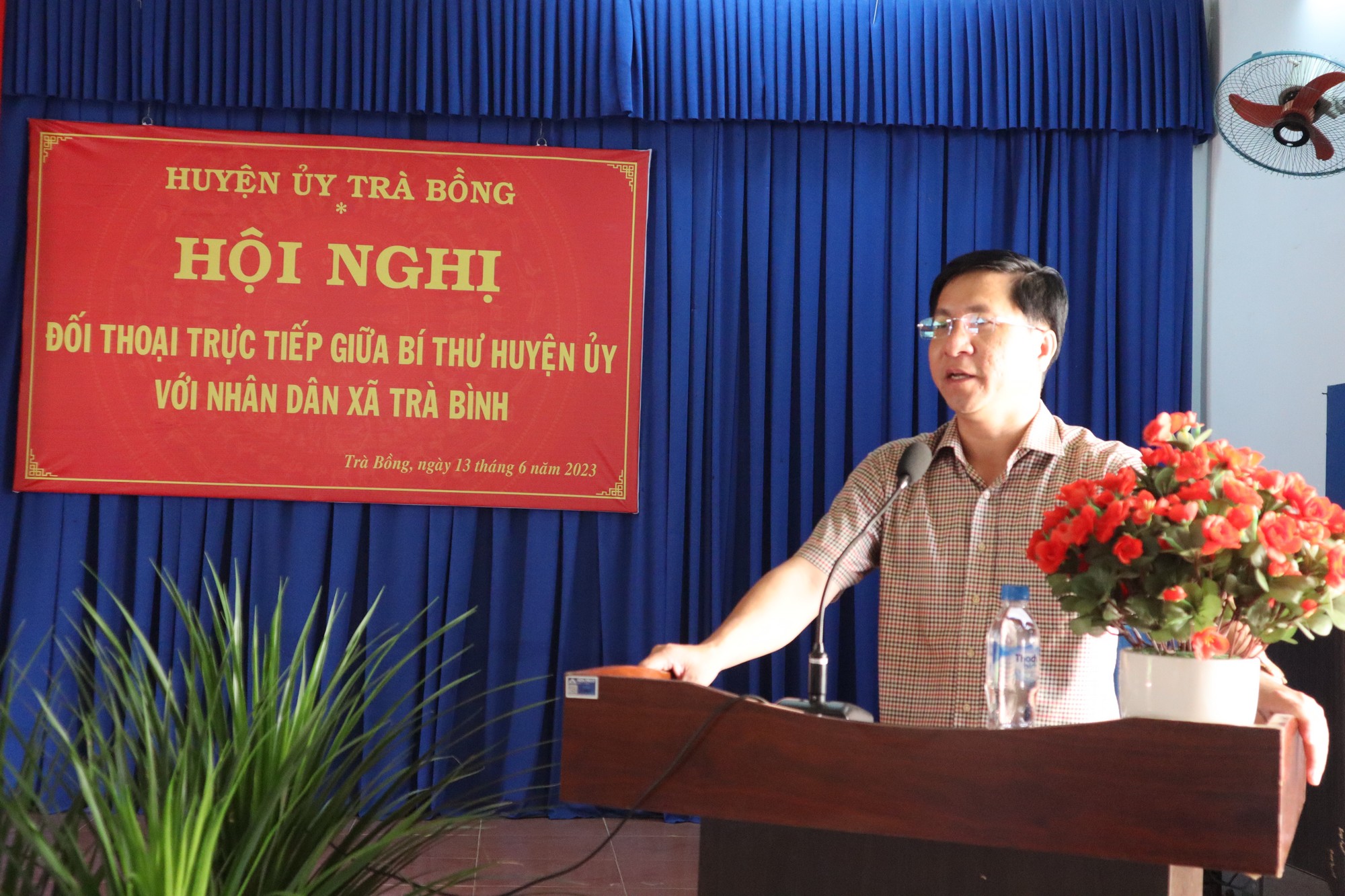 Bí thư Huyện ủy Trà Bồng đối thoại trực tiếp với Nhân dân xã Trà Bình