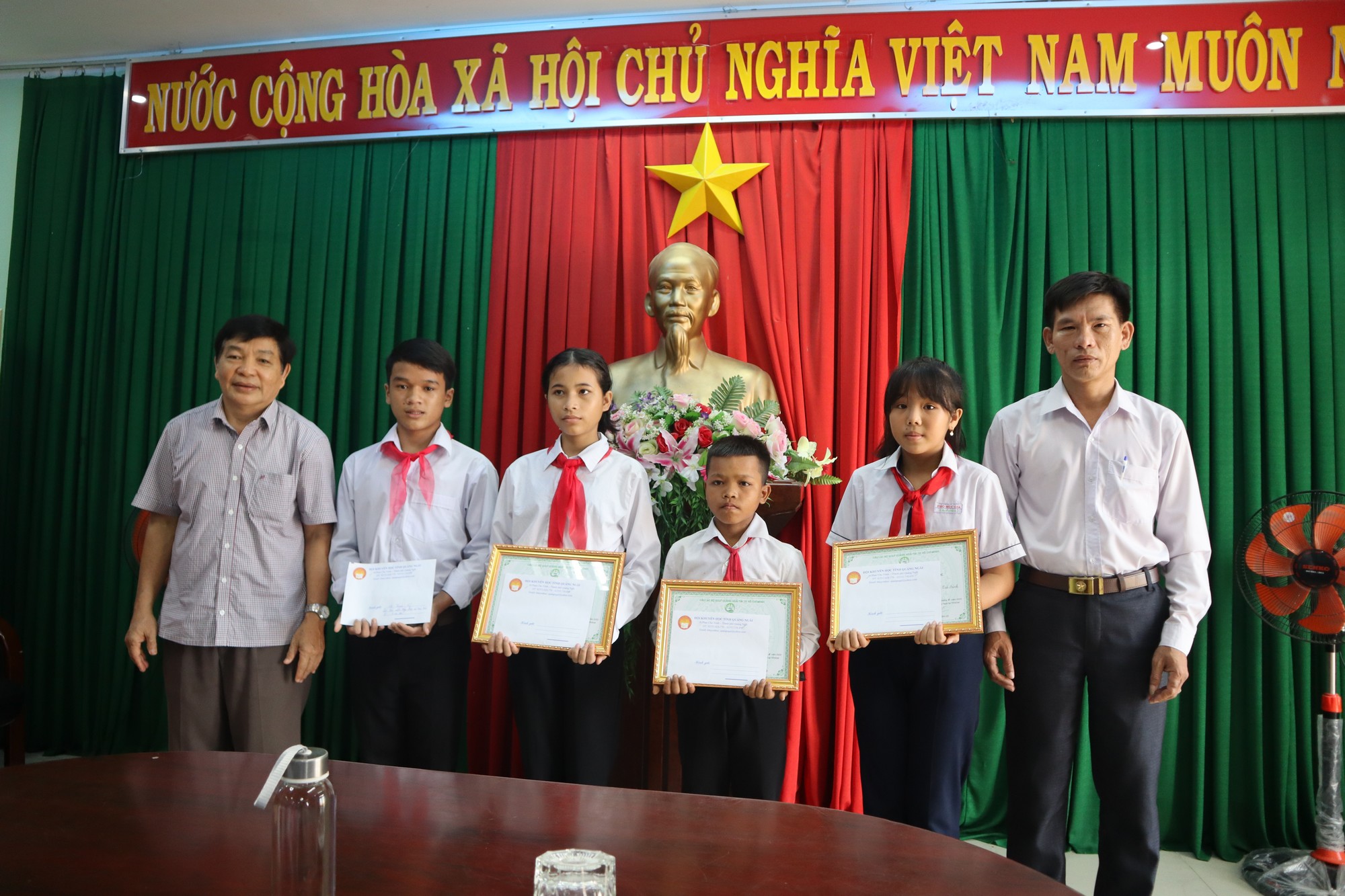 Hội Khuyến học tỉnh làm việc với UBND huyện Trà Bồng