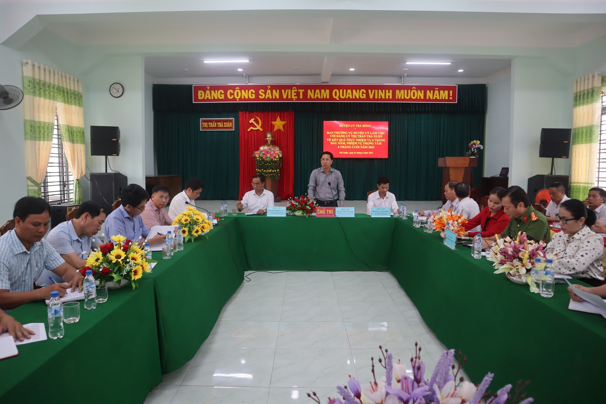 Ban Thường vụ Huyện ủy làm việc với Đảng ủy thị trấn Trà Xuân