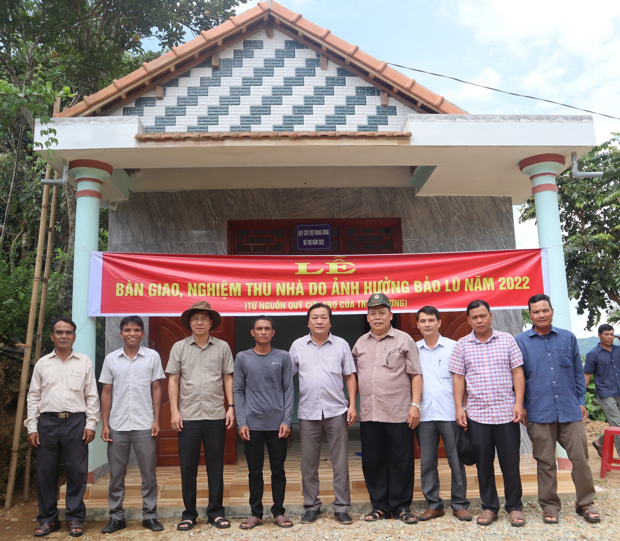 Nghiệm thu và bàn giao 13 nhà ở trên địa bàn huyện Trà Bồng