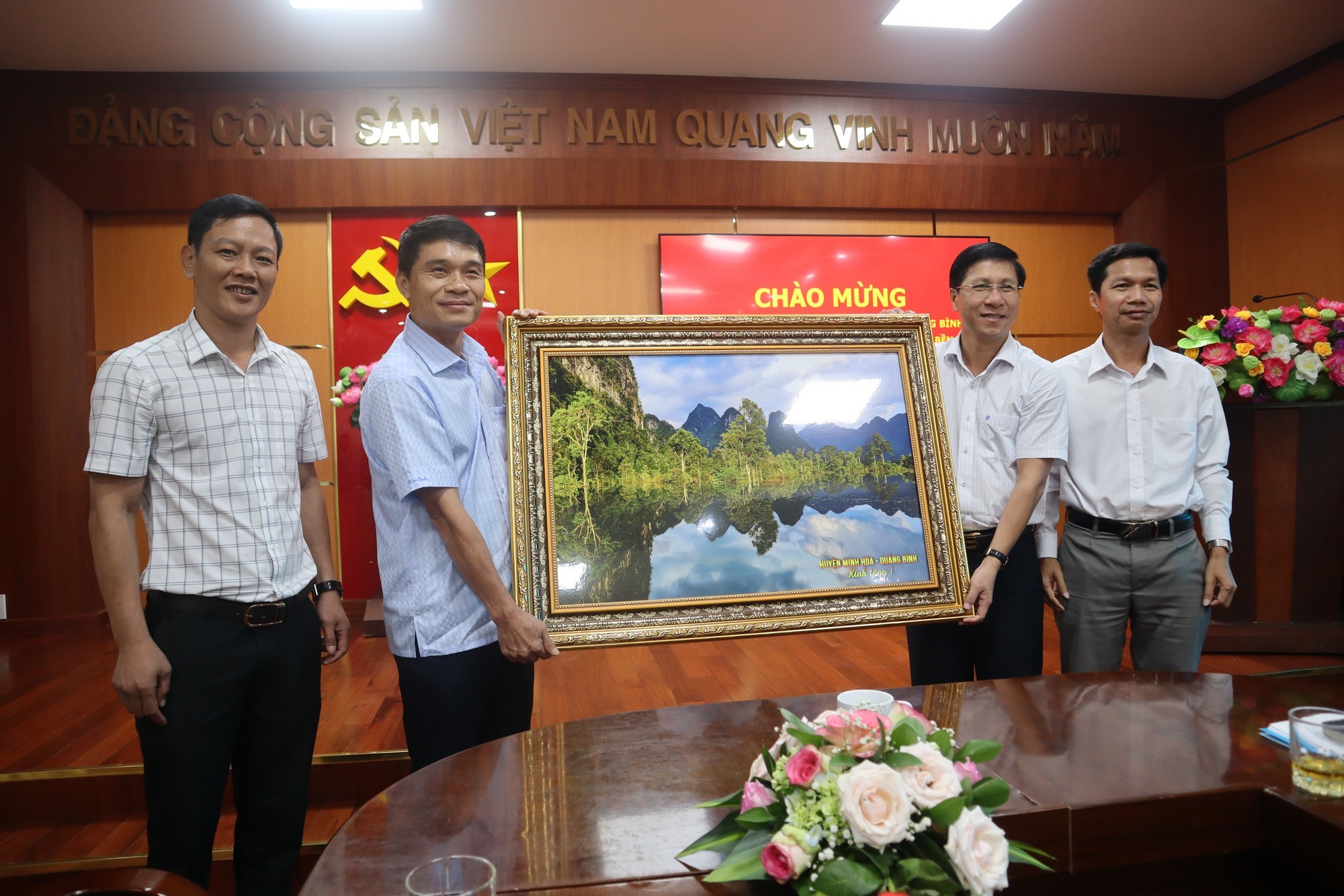 Đoàn Công tác của huyện Minh Hóa trao đổi kinh nghiệm về công tác giảm nghèo bền vững tại huyện Trà Bồng