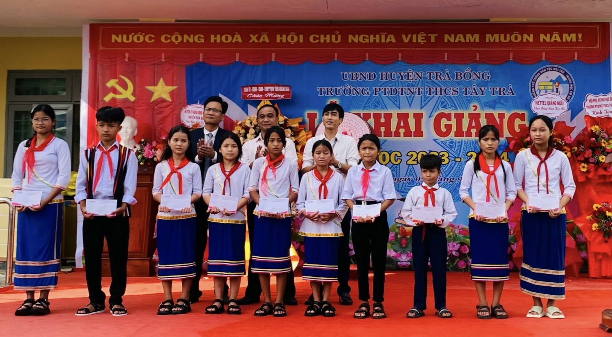 Trường PTDTNT THCS Tây Trà huyện Trà Bồng khai giảng năm học mới