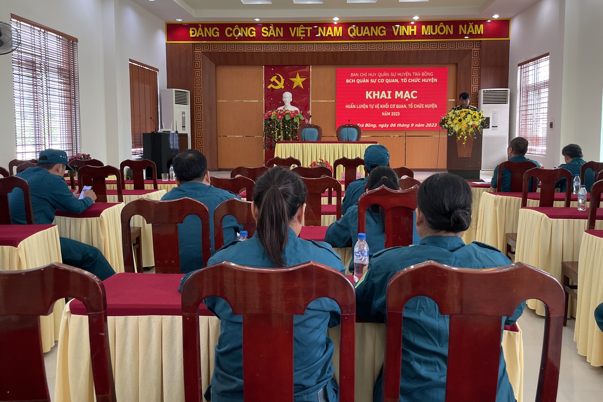 Khai mạc khóa huấn luyện tự vệ khối cơ quan, tổ chức huyện Trà Bồng năm 2023