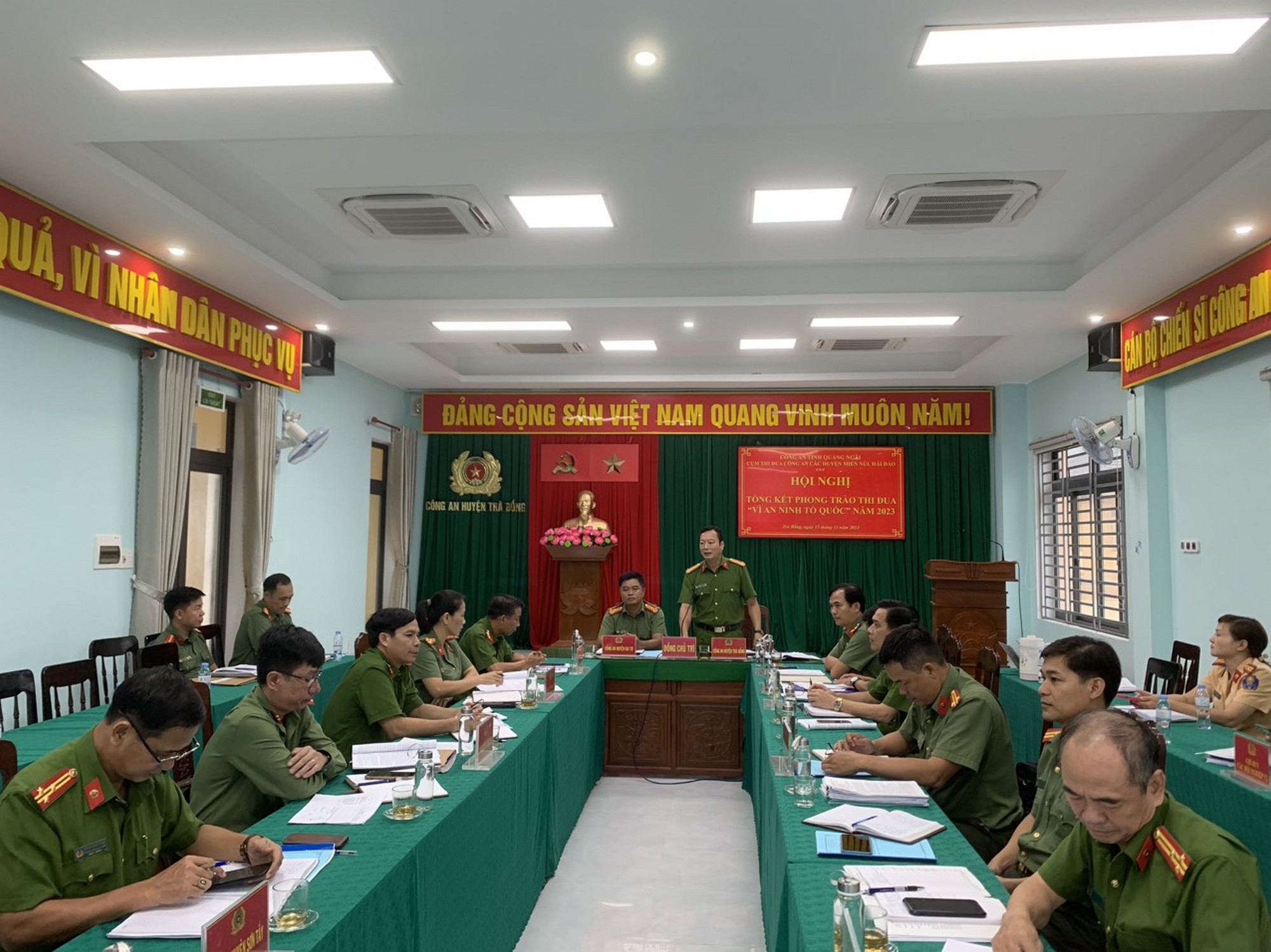 Lãnh đạo Công an tỉnh kiểm tra toàn diện công tác Công an năm 2023 tại Trà Bồng