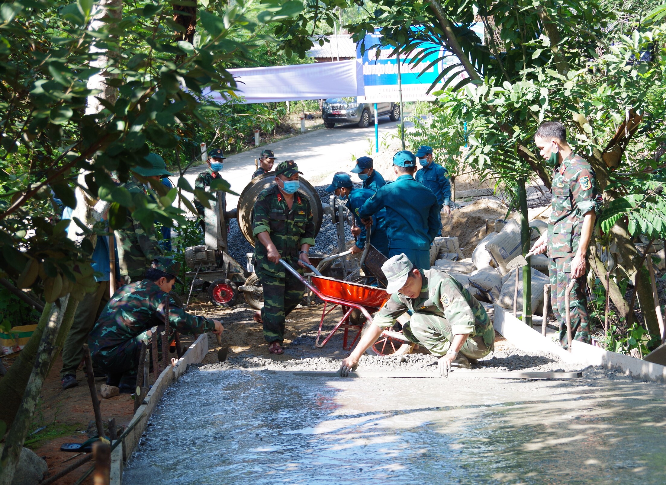 Trà Bồng: Chung tay xây dựng nông thôn mới - Gắn kết tình quân dân ruột thịt