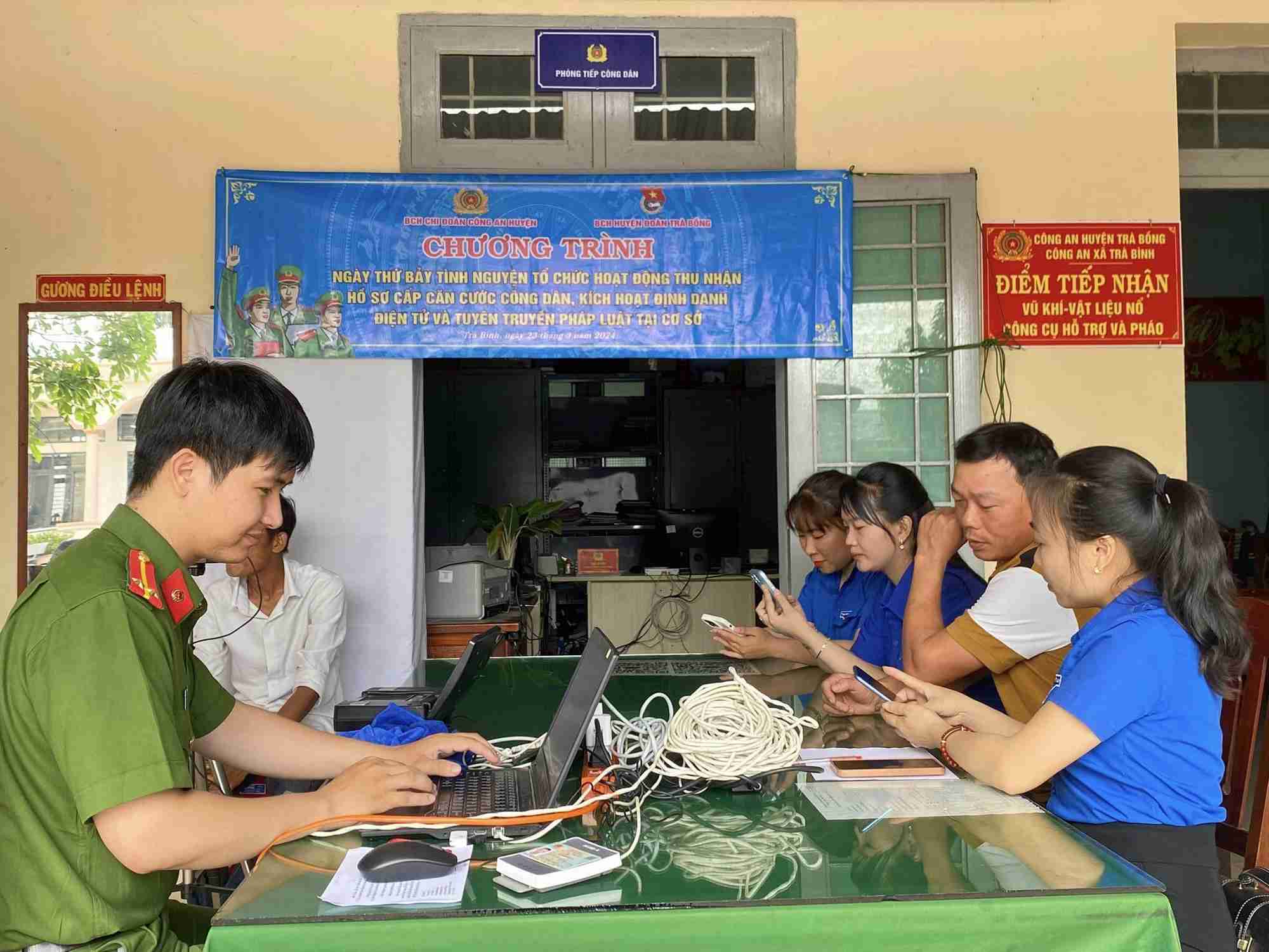 Tuổi trẻ huyện Trà Bồng “xung kích” trong xây dựng Nông thôn mới, đô thị văn minh