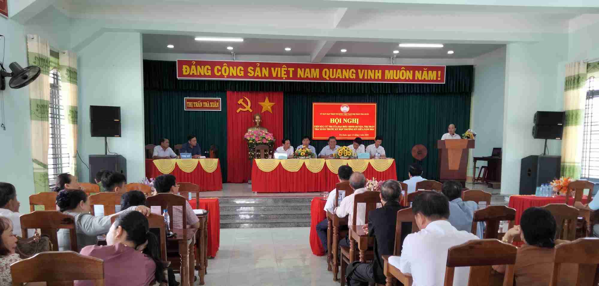 Đại biểu Hội đồng nhân dân huyện, thị trấn Trà Xuân tiếp xúc cử tri trước kỳ họp thường kỳ giữa năm 2024