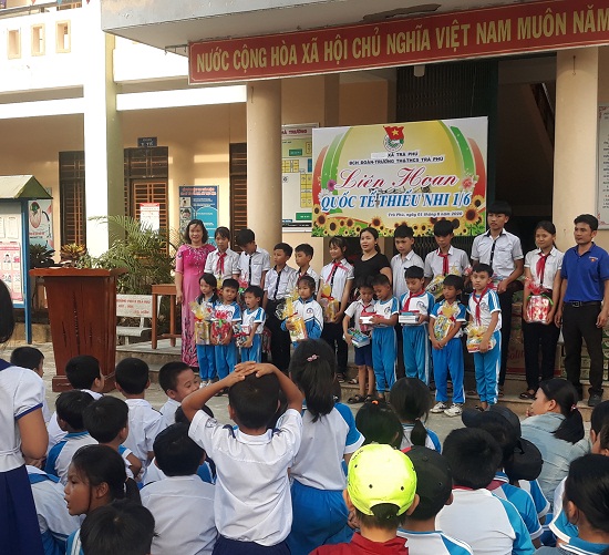 Trà Phú: Tổ chức Liên hoan nhân ngày Quốc tế thiếu nhi cho các em học sinh