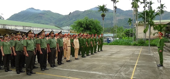 Công an Trà Bồng hoàn thành đợt tập huấn Điều lệnh nội vụ, Điều lệnh đội ngũ và Nghi lễ Công an nhân dân năm 2020