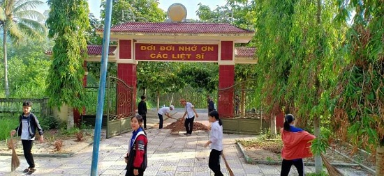 Đoàn Thanh niên xã Trà Phú ra quân dọn vệ sinhnhân ngày Thương binh Liệt sỹ