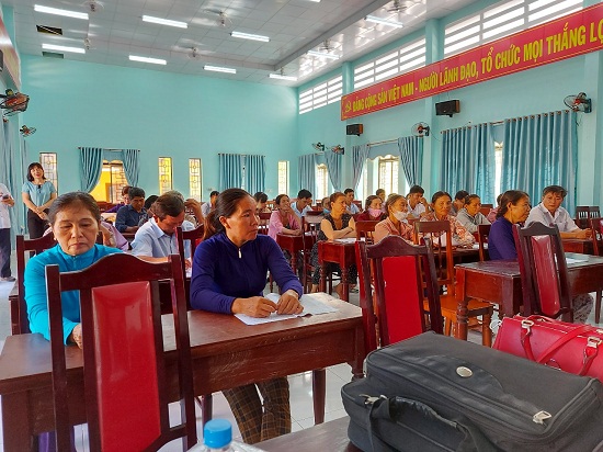 Hội Nông dân Trà Phú: Tập huấn chuyển giao khoa học kỹ thuật mô hình chăn nuôi heo sinh sản cho hội viên nông dân