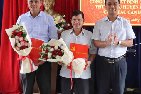 CÔNG BỐ QUYẾT ĐỊNH ĐIỀU ĐỘNG LUÂN CHUYỂN CÁN BỘ LÃNH ĐẠO CHỦ CHỐT TẠI TRÀ SƠN, TRÀ HIỆP VÀ TRÀ THANH