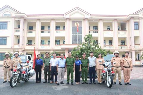 LỄ RA QUÂN THỰC HIỆN THÁNG CAO ĐIỂM AN TOÀN GIAO THÔNG CHO HỌC SINH ĐẾN TRƯỜNG – THÁNG 9/2024