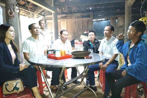 LÃNH ĐẠO HUYỆN THĂM VIẾNG VÀ TẶNG QUÀ CHO GIA ĐÌNH NẠN NHÂN BỊ TAI NẠN THƯƠNG TÂM
