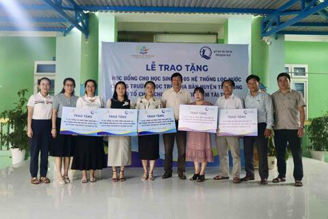 LỄ TRAO TẶNG HỆ THỐNG LỌC NƯỚC CHO 5 TRƯỜNG HỌC TRÊN ĐỊA BÀN HUYỆN TRÀ BỒNG