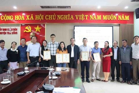 TRÀ BỒNG CÔNG BỐ VÀ TRAO GIẤY CHỨNG NHẬN OCOP ĐẠT 3 SAO CHO 5 SẢN PHẨM