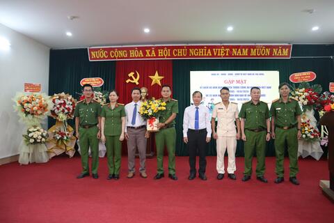 CÔNG AN XÃ TRÀ BỒNG GẶP MẶT KỶ NIỆM 80 NĂM NGÀY TRUYỀN THỐNG CÔNG AN NHÂN DÂN VIỆT NAM VÀ 20 NĂM NGÀY HỘI TOÀN DÂN BẢO VỆ AN NINH TỔ QUỐC