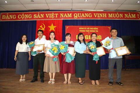 TRÀ BỒNG: BẾ GIẢNG LỚP BỒI DƯỠNG LÝ LUẬN CHÍNH TRỊ DÀNH CHO ĐẢNG VIÊN MỚI KHÓA 1, NĂM 2025